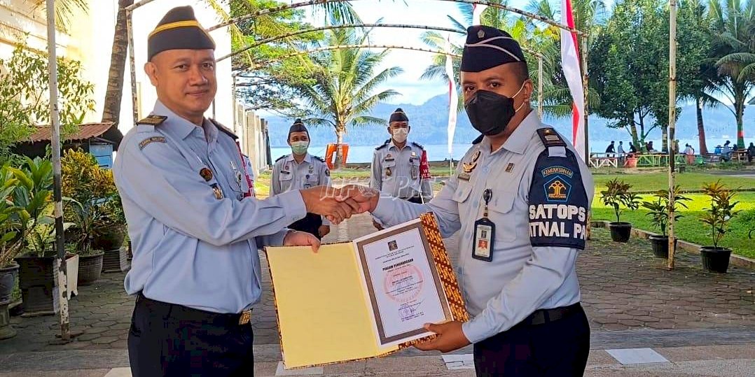 Pegawai Teladan Kanwil Maluku Dianugerahi Penghargaan