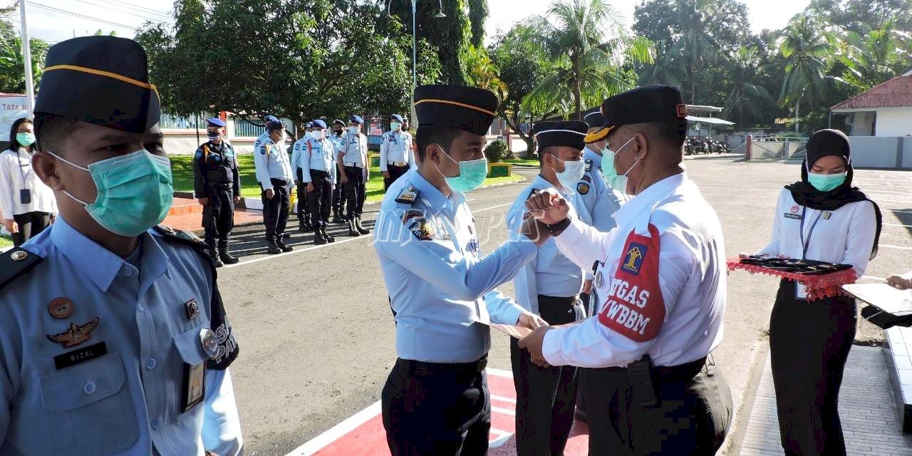 5 Petugas Lapas Ambon Disematkan Pangkat Baru