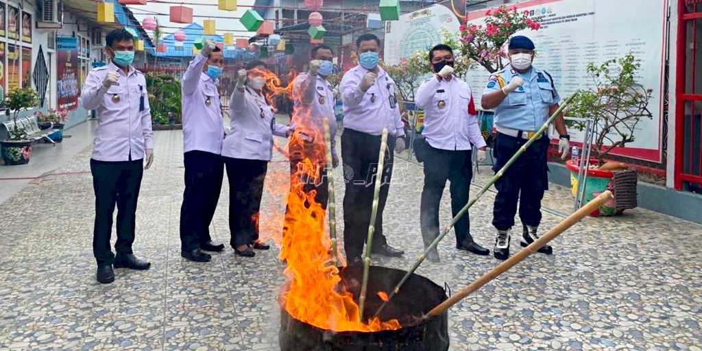 Lapas Lubuk Pakam Musnahkan Barang Sitaan Milik WBP