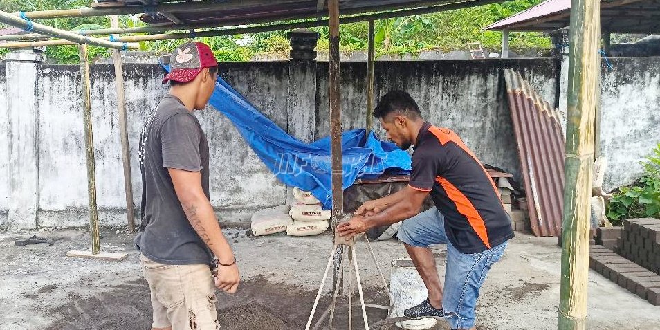 Tingkatkan Pembinaan Kemandirian, Lapas Banda Naira Dilatih WBP Produksi Batako