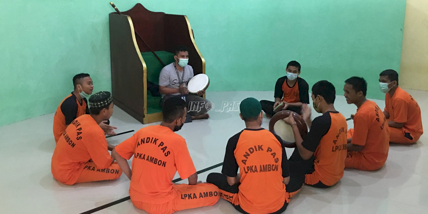 Anak LPKA Ambon Berlatih Alat Musik Hadroh 