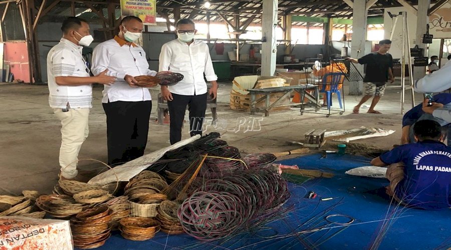 Kepala BLK & UPT BP2MI Padang Puji Kegiatan Kemandirian WBP Lapas Padang