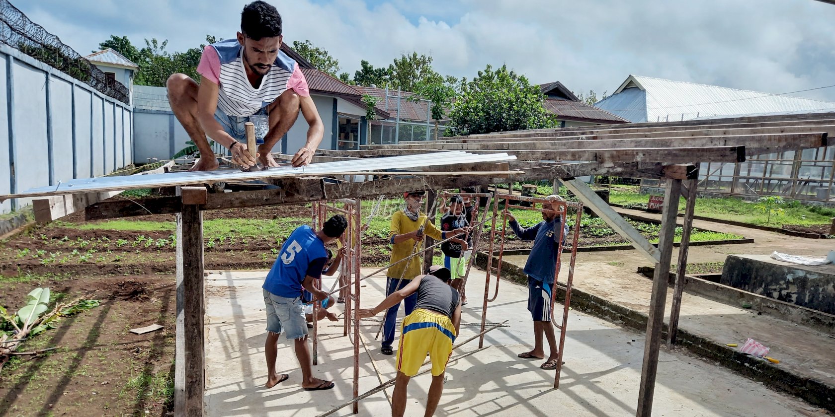 Sambut PKBM, WBP Lapas Saumlaki Bangun Bengkel Las