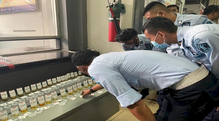 Petugas dan WBP Lapas Narkotika Jakarta Jalani Tes Urine