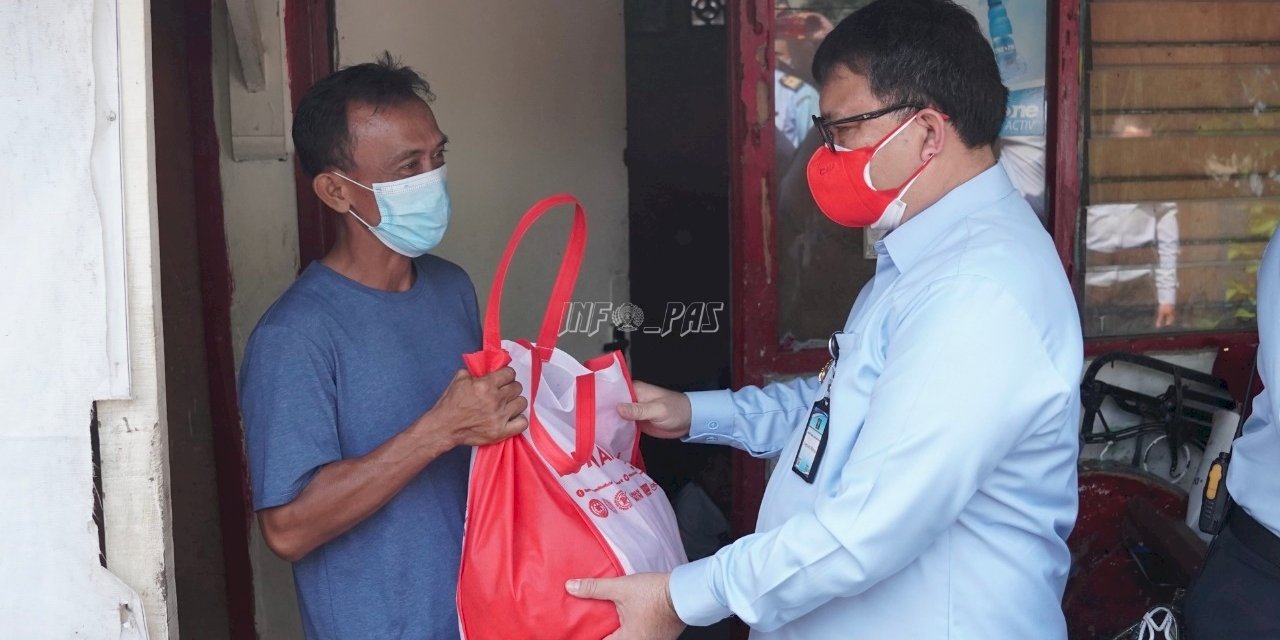 Salurkan Bantuan Menkumham, Dirjenpas Datangi Langsung Rumah Warga