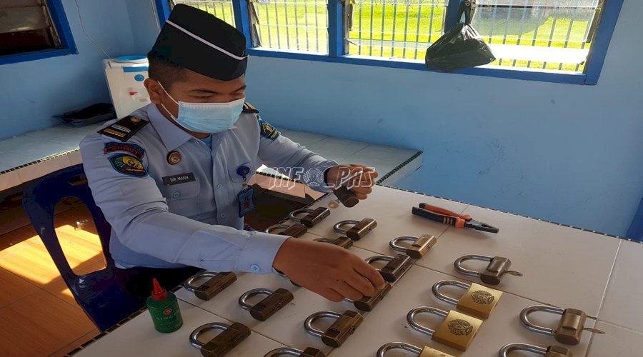 Pemeliharaan Gembok Cegah Gangguan Keamanan di Lapas Labuhan Bilik