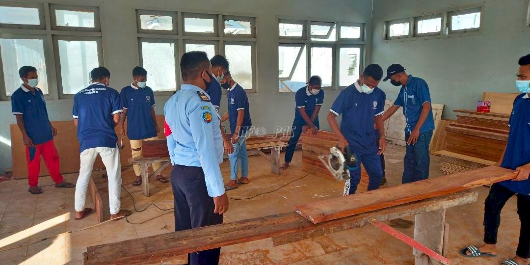 Puluhan WBP Lapas Saumlaki Dibekali Pelatihan Mebel