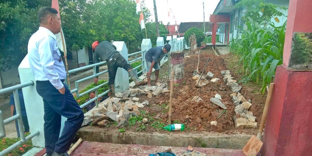 Permudah Akses Menuju Aula Pengayoman, Lapas Muara Teweh Buat Jalan Setapak