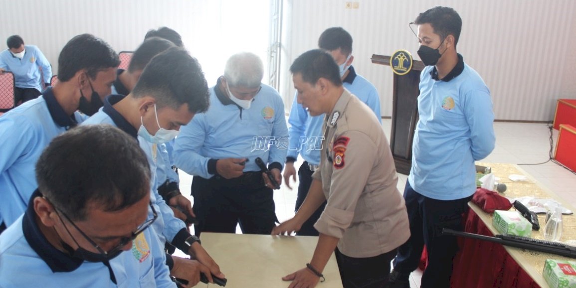Tingkatkan Kompetensi, Petugas Lapas Yogyakarta Latihan Bongkar Pasang Senpi