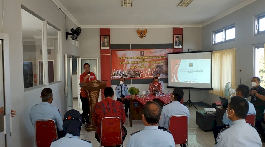 Staf Ahli Bidang Politik & Keamanan Perkuat Pembangunan ZI di Bapas Klaten