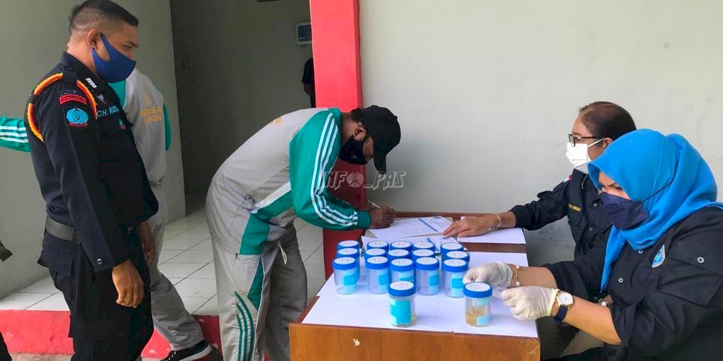 Langkah Serius Berantas Narkoba, WBP dan Petugas Pemasyarakatan Dites Urine