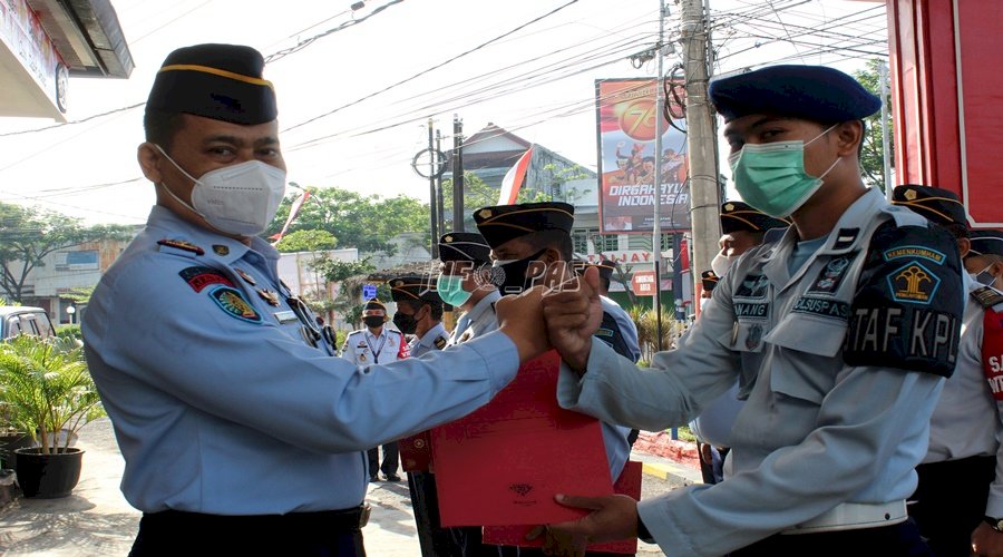 5 Petugas Lapas Jember Raih Penghargaan Petugas Teladan