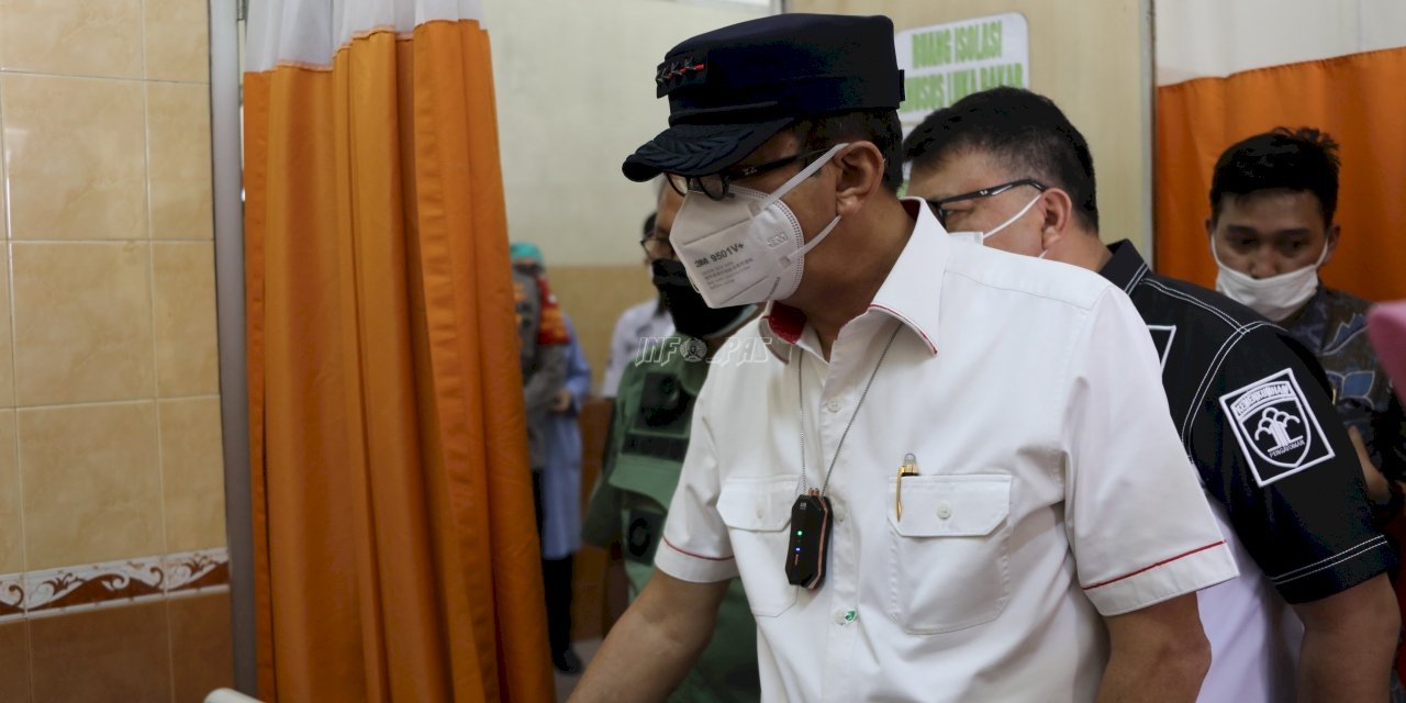 Kunjungi Korban Kebakaran Lapas Tangerang, Menkumham Serahkan Santunan Korban Meninggal Dunia