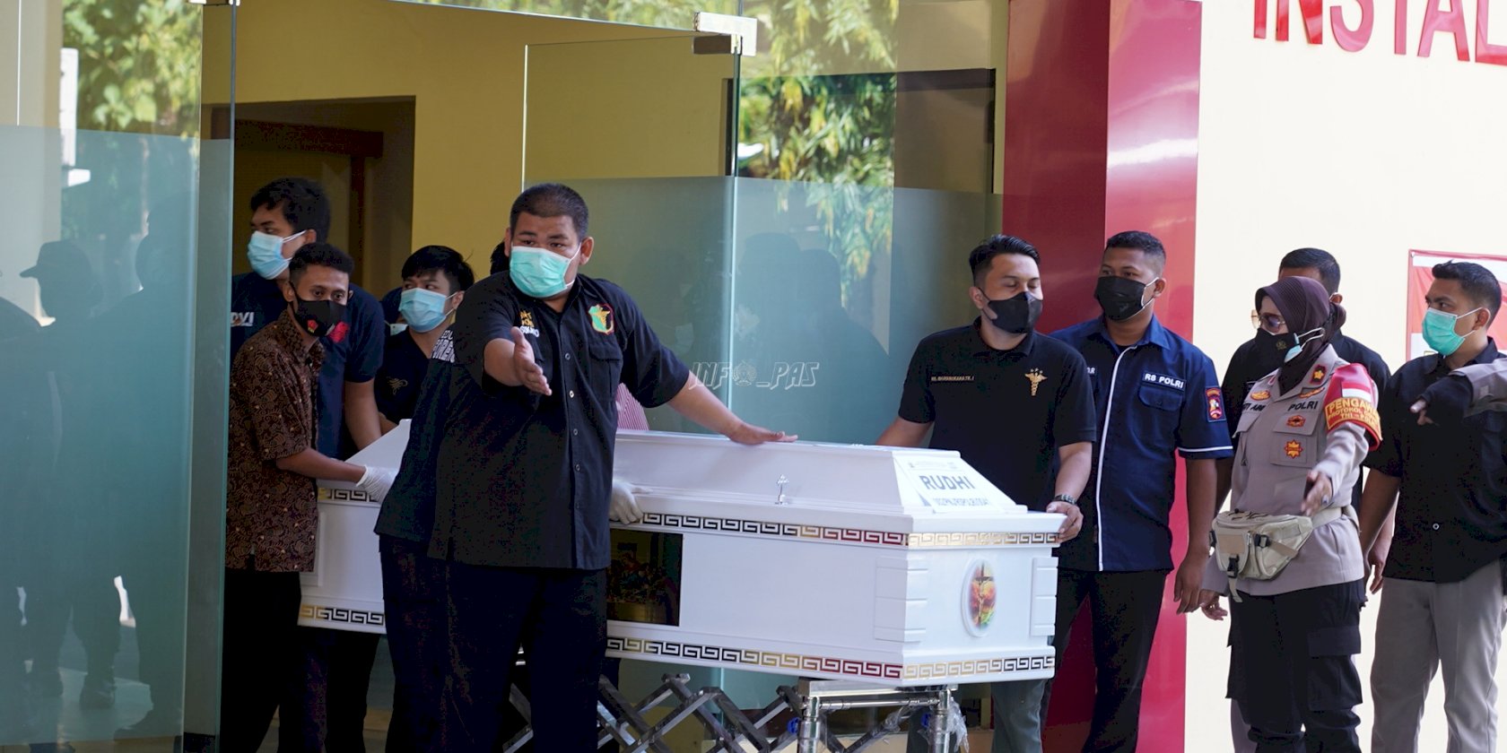 Tim Gabungan Kemenkumham Serahterimakan 2 Jenazah WBP Korban Kebakaran Lapas Tangerang kepada Keluarga