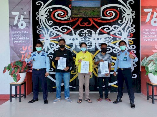 Tiga Orang Narapidana Lapas Sukamara Terima Hak Program Integrasi
