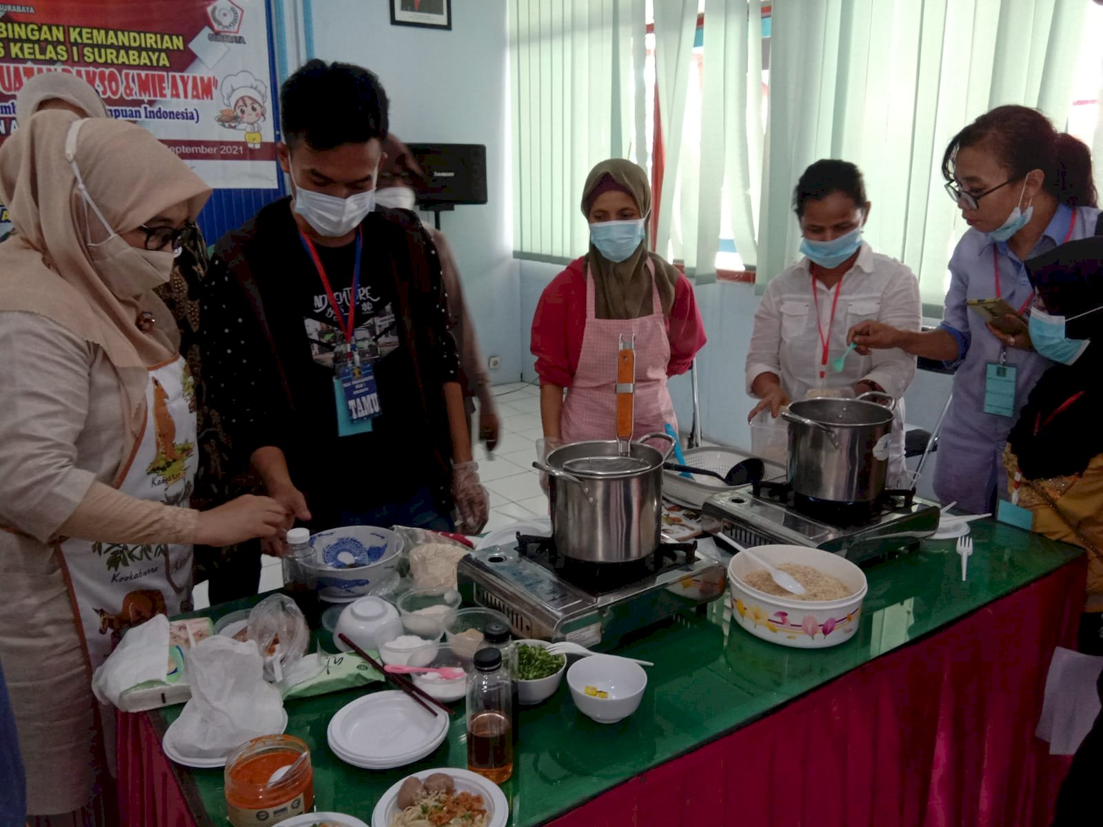 Bapas Surabaya Siapkan Klien Mandiri dengan Pelatihan Pembuatan Mie Ayam dan Bakso