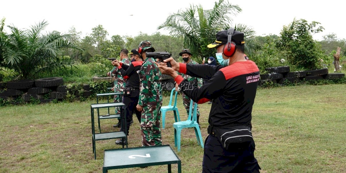 Petugas LPN Karang Intan Asah Kemampuan Gunakan Senpi