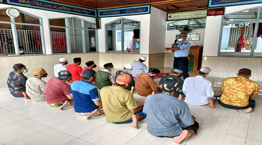 Tim Tahfiz Al-Qur’an Rutan Bantaeng Ajari Tahanan Baru Tata Cara Salat  