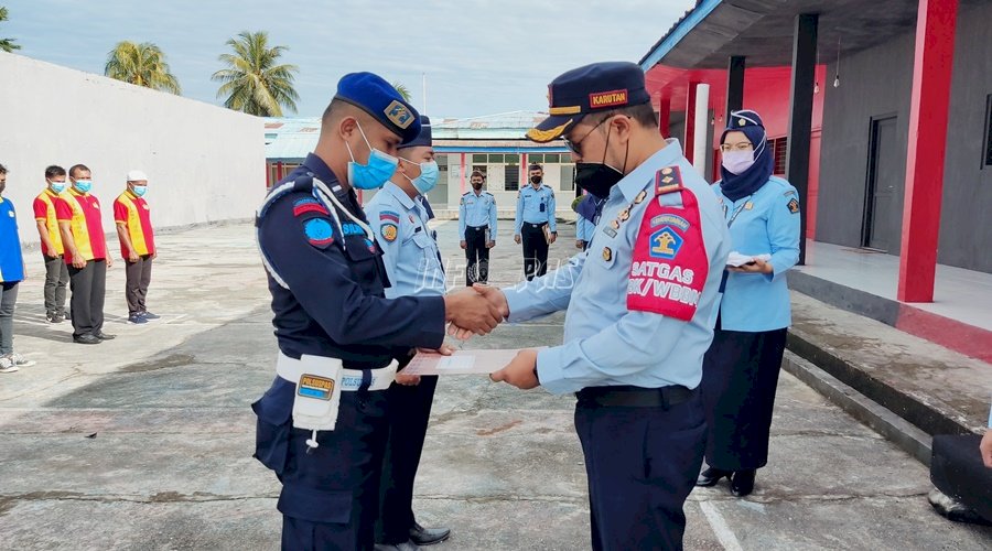 Berikan Penghargaan bagi Petugas, Karutan Masohi Sampaikan 3 Semangat dalam Bekerja