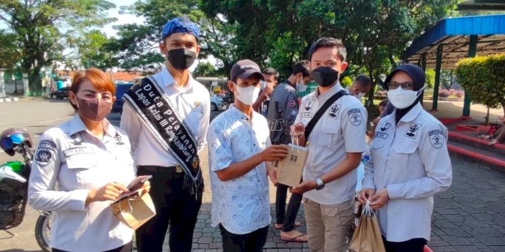 Petugas Lapas Rangkasbitung Keliling Lakukan Public Campaign