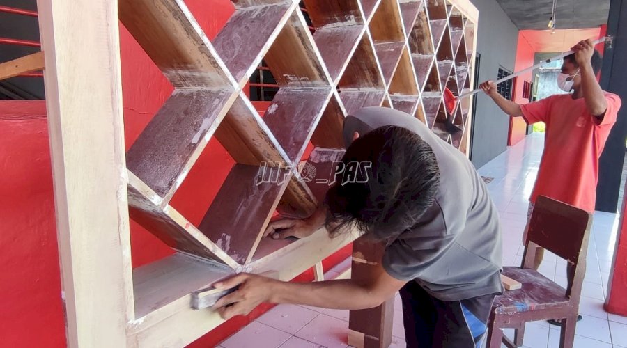 WBP Rutan Masohi Asah Keterampilan Mebeling
