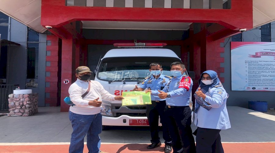 Tingkatkan Layanan Keswat, Lapas Padang Terima Ambulans Baru