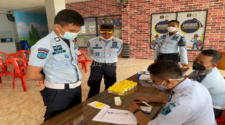 Dukung P4GN, Petugas & WBP LPN Karang Intan Dites Urine