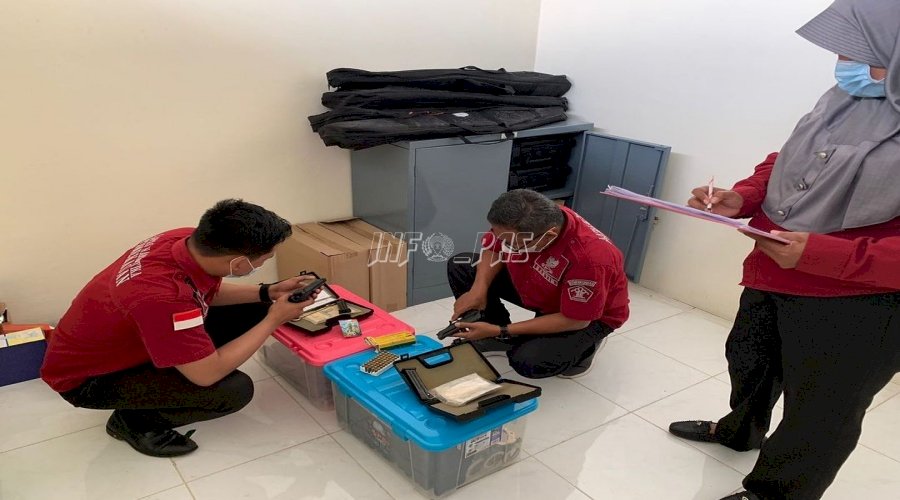 Pemeliharaan Senpi Dukung Kamtib di LPN Pamekasan