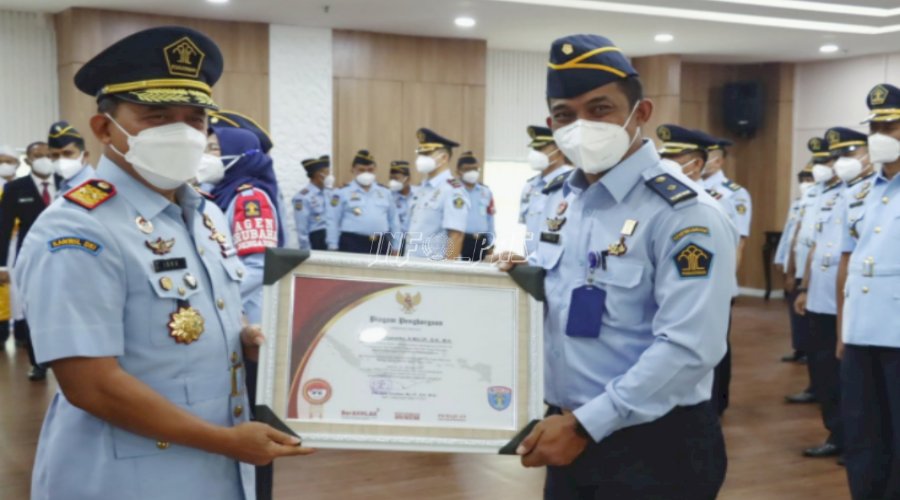 Kalapas Narkotika Jakarta Raih Penghargaan Penanganan COVID-19