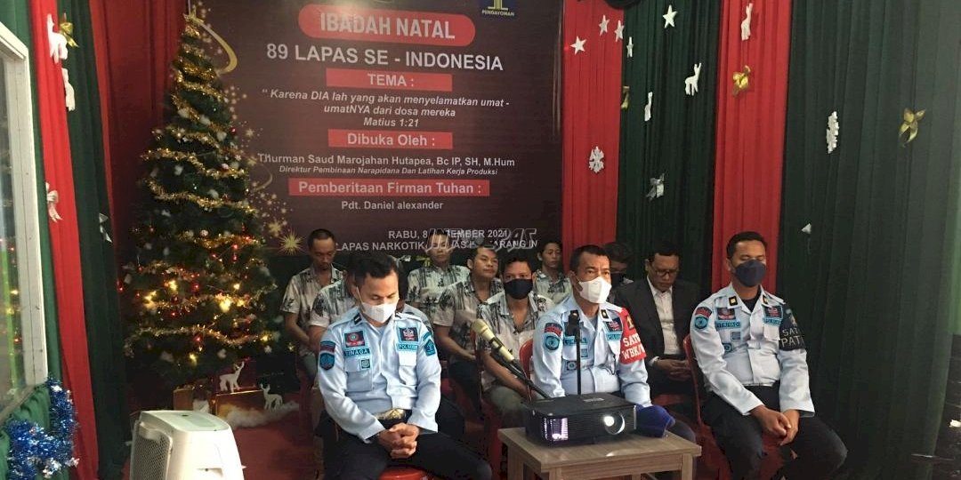 Petugas dan WBP Lapas Narkotika Karang Intan Sambut Natal dengan Ibadah Bersama
