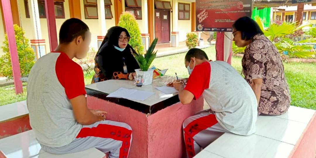 Penuhi Pendidikan Lanjutan, Anak LPKA Ambon Diajarkan Baca Tulis