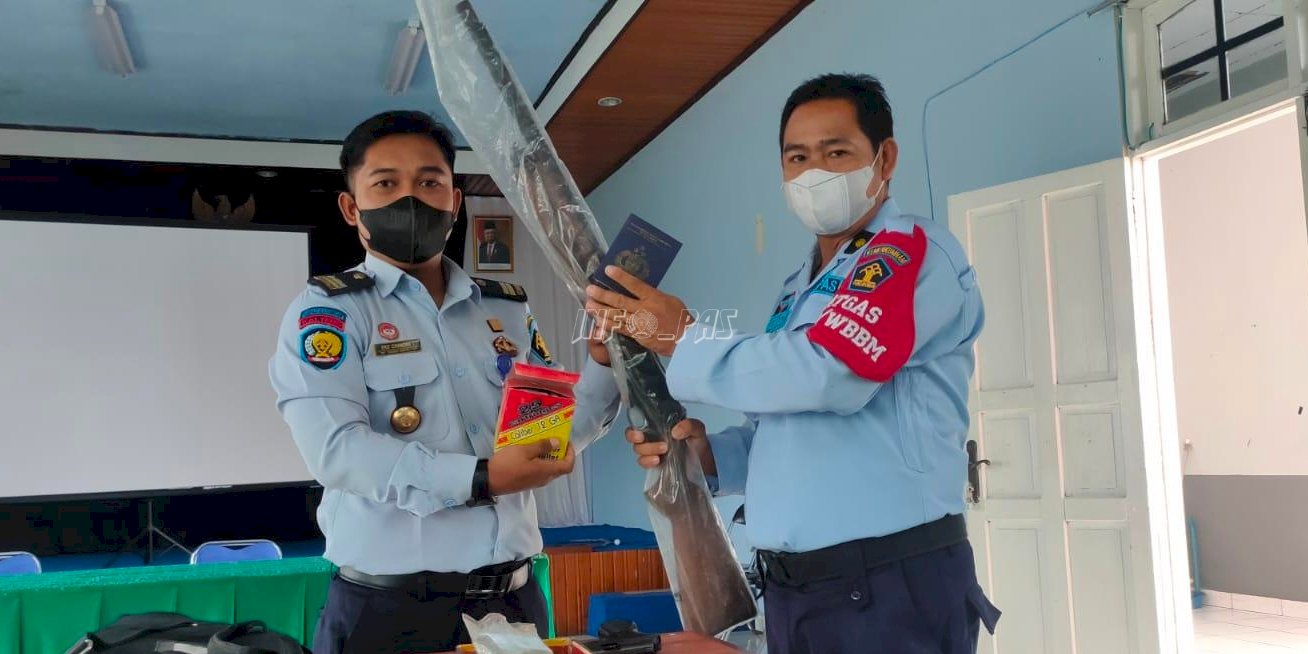 Lapas Palangka Raya-Lapas Kasongan Serah Terima Senpi Disaksikan Pihak Kepolisian