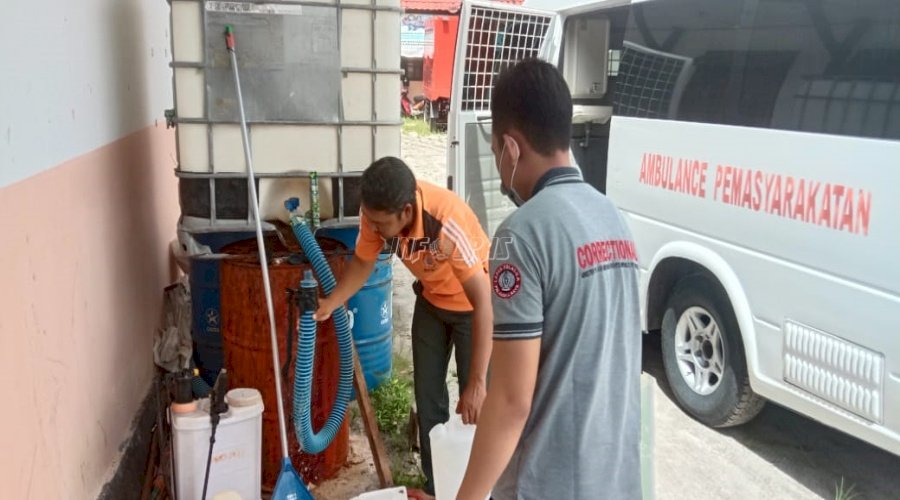 Sambangi BPBD Kalteng, Lapas Palangka Raya Dapat Bantuan Cairan Disinfektan