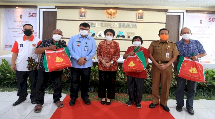 Kemenkumham Berbagi Kasih Melalui Bakti Sosial Peringatan Natal 2021