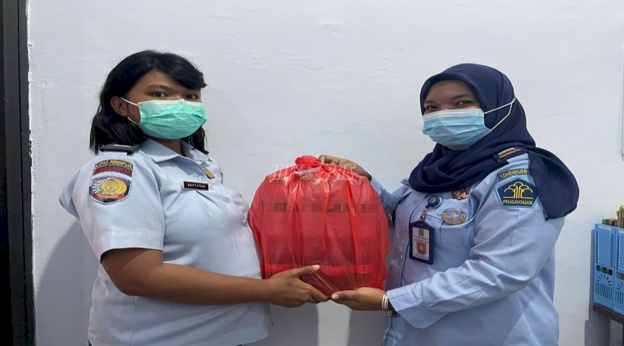 LPP Ambon Bagikan Bingkisan Natal bagi Petugas Pengamanan