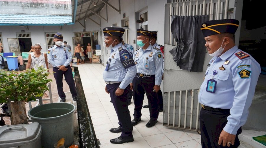 Kontrol Keliling Blok, Ini Poin Perhatian Kalapas Narkotika Karang Intan 