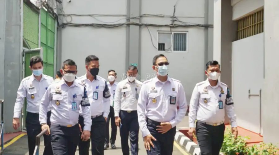 Hari Pertama Bertugas, Kalapas Narkotika Jakarta Sapa Seluruh Petugas & Narapidana