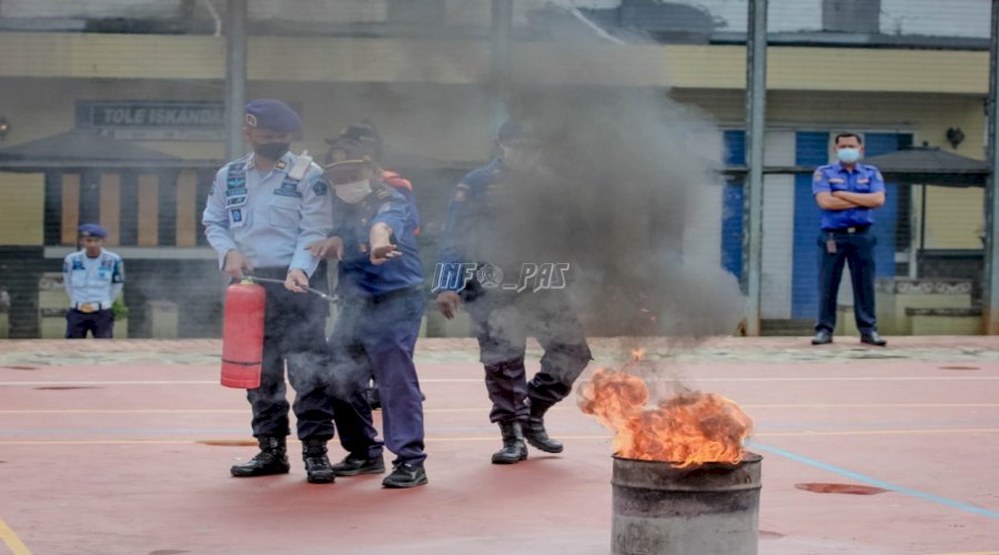 Petugas Rutan Depok Dapat Pelatihan Mitigasi & Evakuasi Bencana Kebakaran