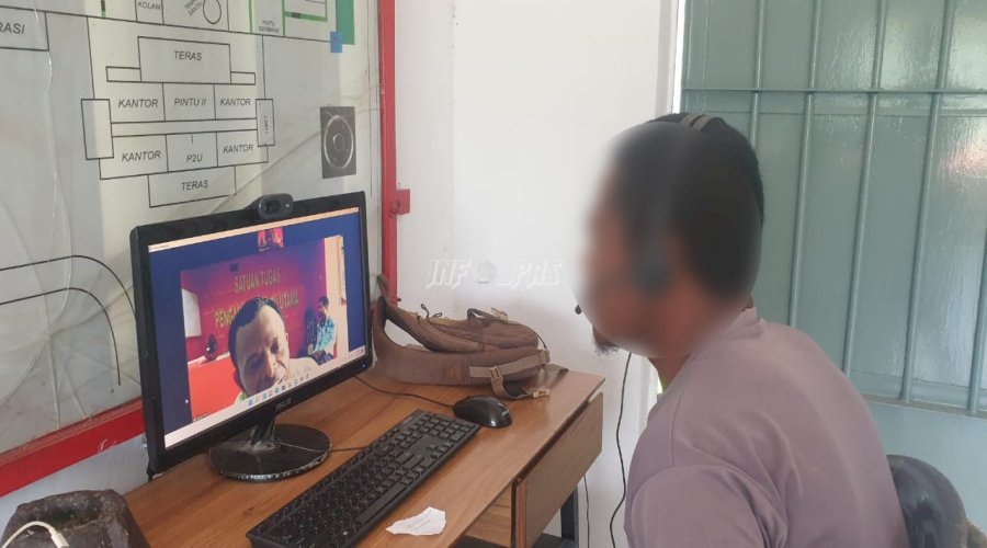 Lepas Rindu, WBP Lapas Piru Manfaatkan Fasilitas Video Call