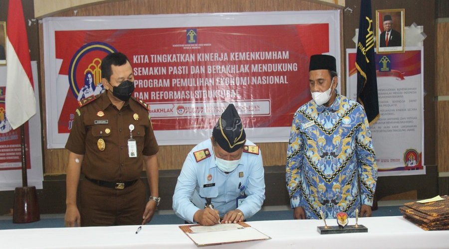 Seluruh Jajaran Kemenkumham Maluku Deklarasikan Janji Kinerja & Komitmen ZI
