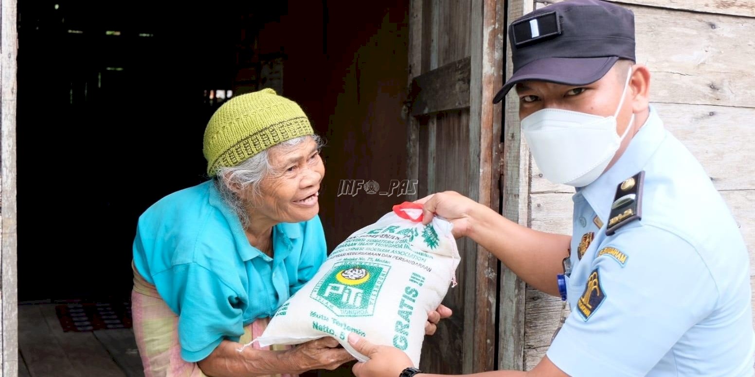 Lapas Labuhan Bilik dan PITI Bakti Sosial Bagikan Paket Beras