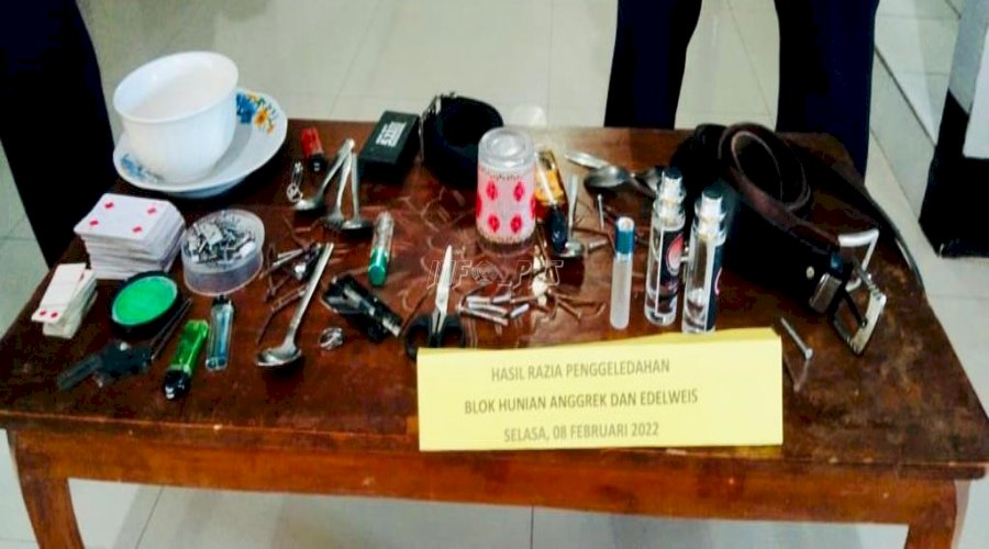 Cegah Gangguan Kamtib, Petugas Rutan Ambon Geledah Blok Hunian WBP