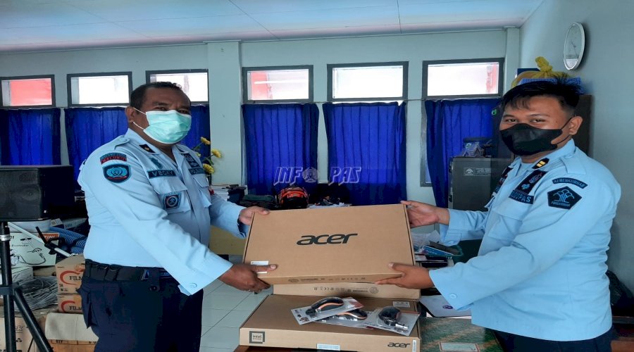 Pembagian Laptop Tingkatkan Tusi Pemasyarakatan di Lapas Ambon