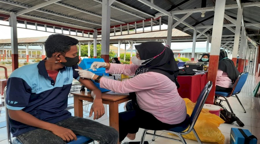 Petugas Pemasyarakatan & WBP Jalani Vaksinasi Cegah COVID-19