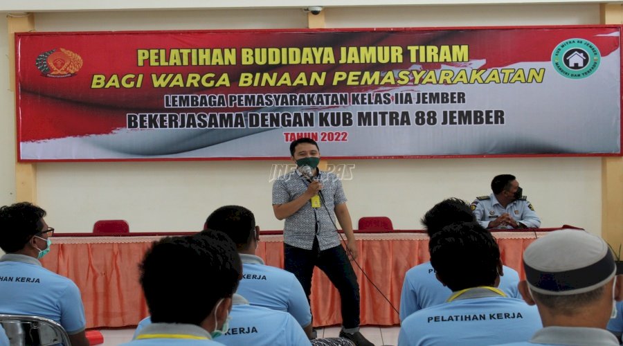 WBP Lapas Jember Antusias Praktik Awal Budidaya Jamur Tiram