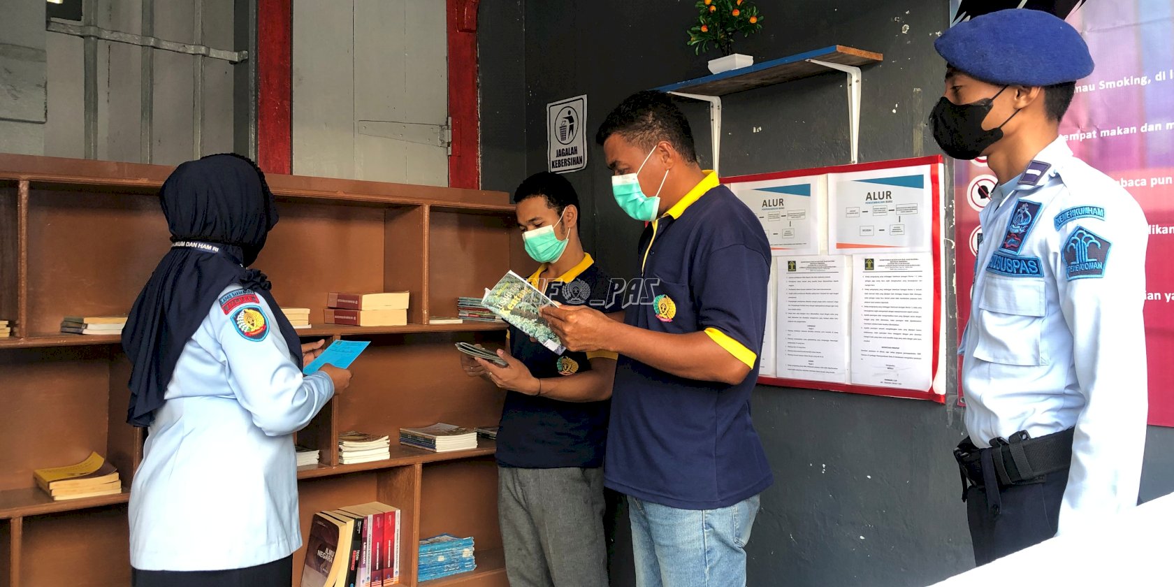 WBP Lapas Banda Naira Tingkatkan Pengetahuan dengan Membaca Buku