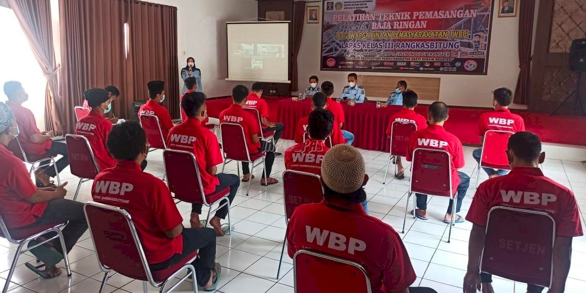 Gali Potensi, WBP Lapas Rangkasbitung Dilatih Pemasangan Baja Ringan