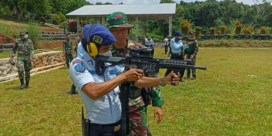 Tingkatkan FMD, Petugas Lapas Rangkasbitung Latihan Menembak