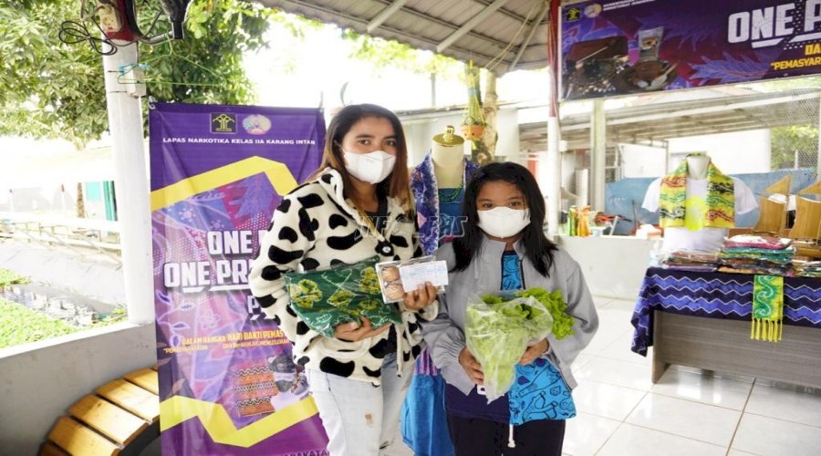Petugas & Masyarakat Borong Produk WBP LPN Karang Intan