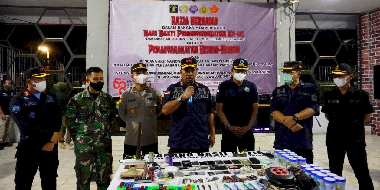 Petugas Gabungan Bersih-Bersih Lapas Narkotika Karang Intan